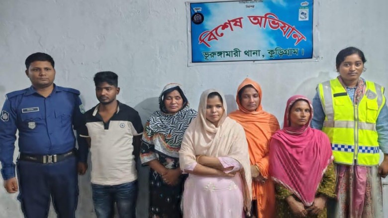 কুড়িগ্রামের মাদক কারবারি সন্দেহে আটক ৫।