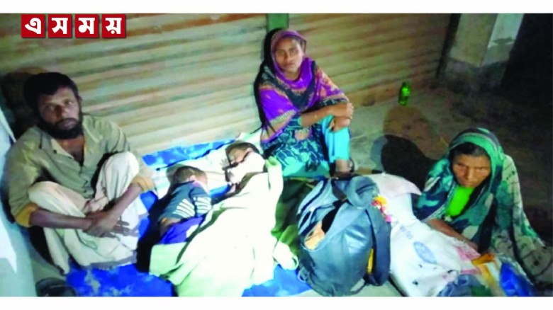 খোলা আকাশের নিচে রাত কাটায় কুড়িগ্রামের ভূরুঙ্গামারীর শহিদুলের পরিবার...