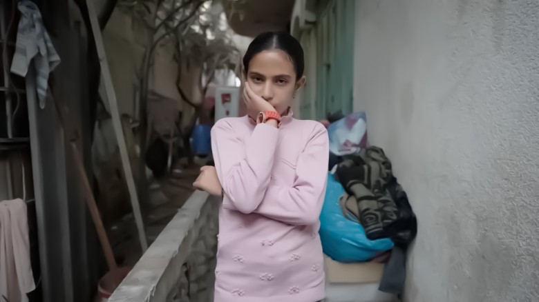 মর্গ থেকে অলৌকিকভাবে জীবিত ফিরে এলো কিশোরী।...