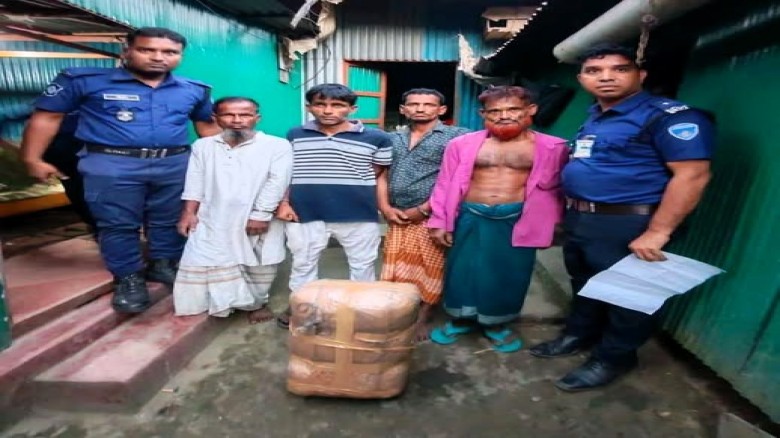 শশীদলে বিশেষ অভিযানে বসতঘর থেকে ১২ কেজি গাঁজা উদ্ধার: ৪ জন গ