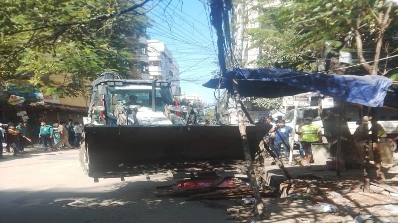 নিকুঞ্জে ডিএনসিসির উচ্ছেদ অভিযান অক্ষত খেলার মাঠে ফুডকোর্ট