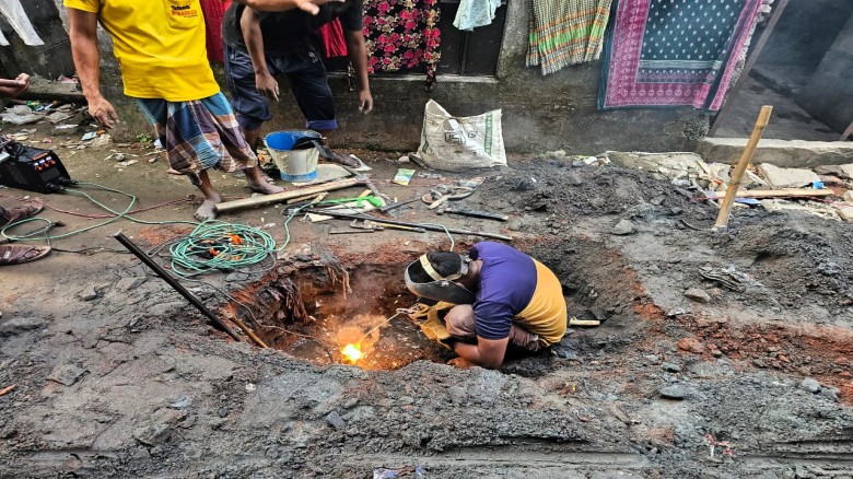 ‘‘অবৈধ গ্যাস সংযোগ উচ্ছেদে তিতাস গ্যাস কর্তৃক অভিযান, জরিমানা আদায়’’...