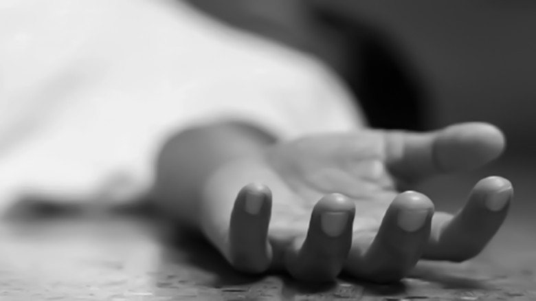 পৌরসভার সার্ভেয়ারের ঘুষিতে প্রাণ গেল ট্রাকচালকের।