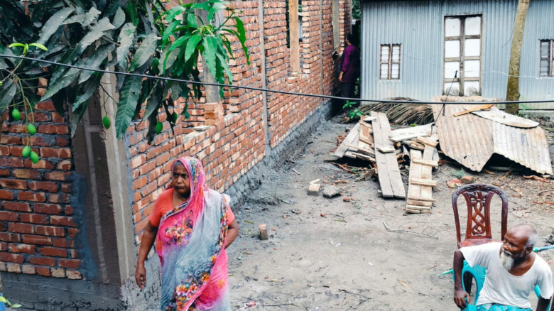 আদালতের নিষেধাজ্ঞা অমান্য করে নগরকান্দায় পাকা স্থাপনা নির্মাণের অভিযোগ